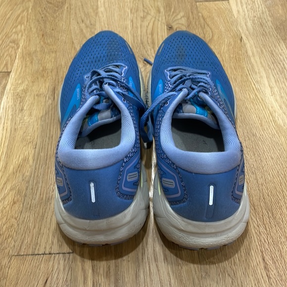 Brooks Ghost - Picture 2 of 8